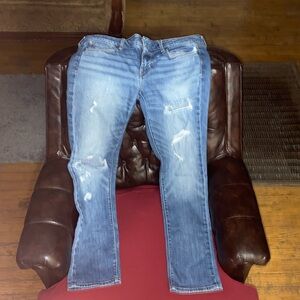 American Eagle woman’s 12regular medium wash jeans! “Stretch” skinny jeans